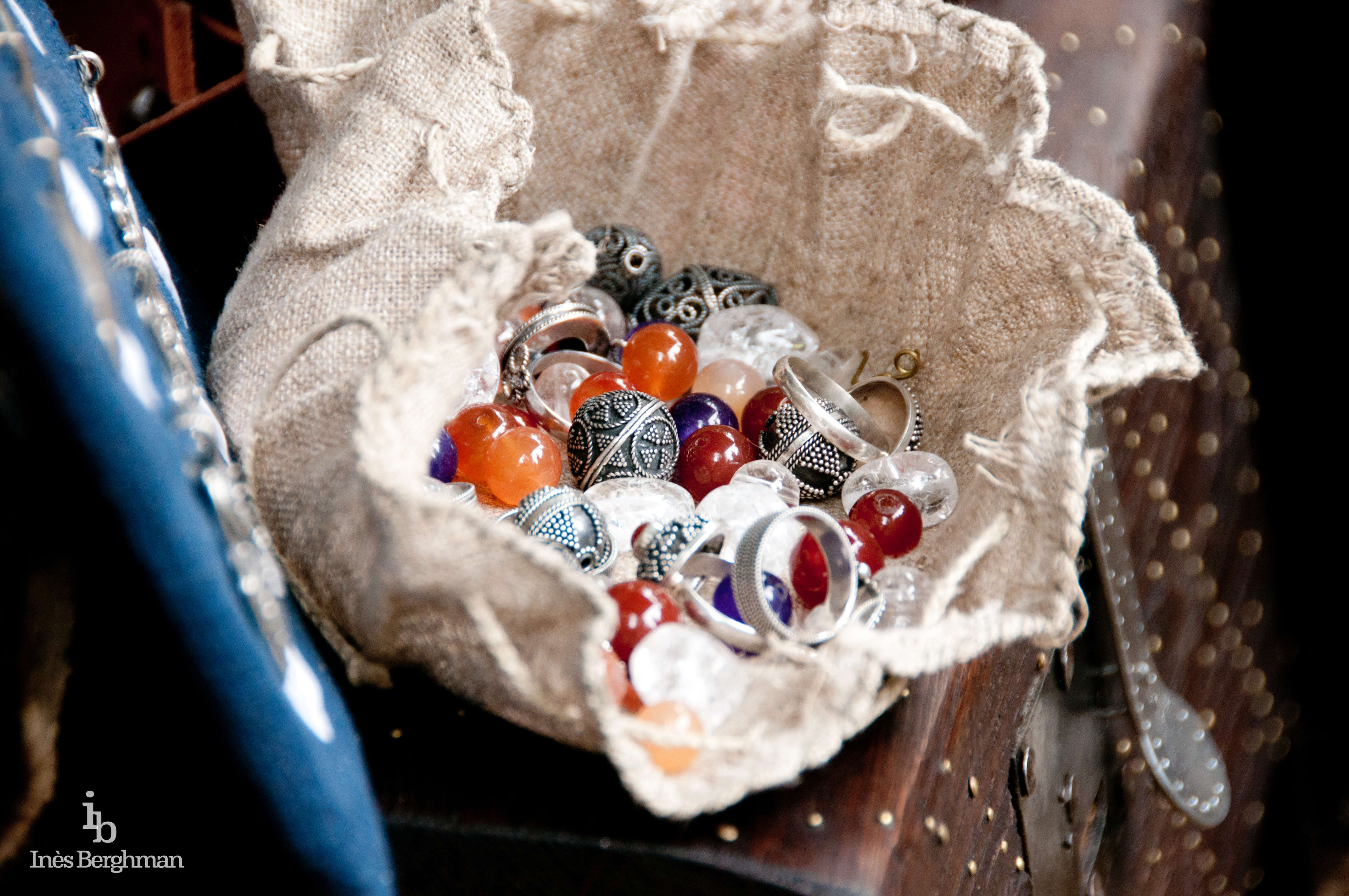 Bijoux, perles de verre, ...