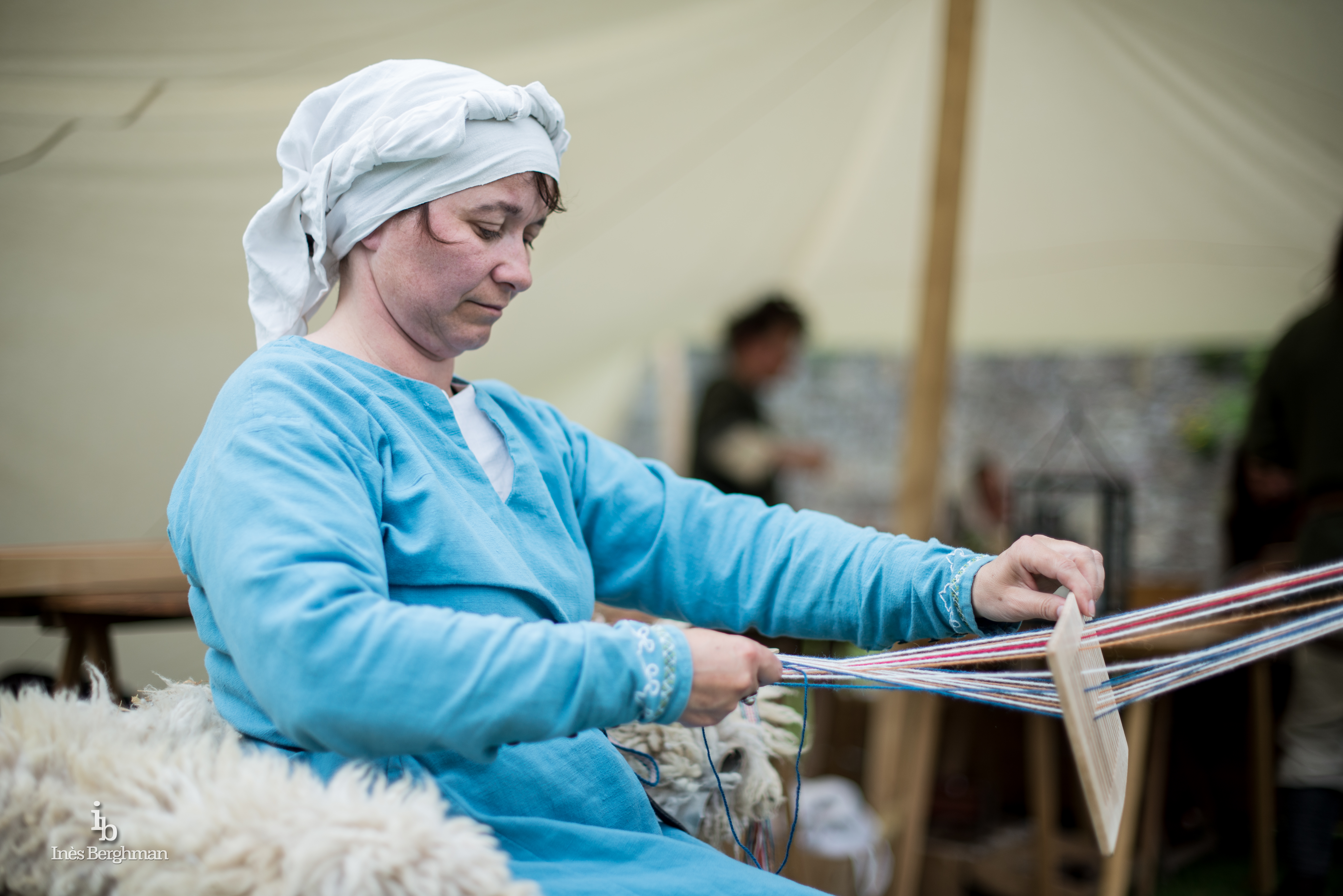 Tissage au peigne, pour faire un galon.