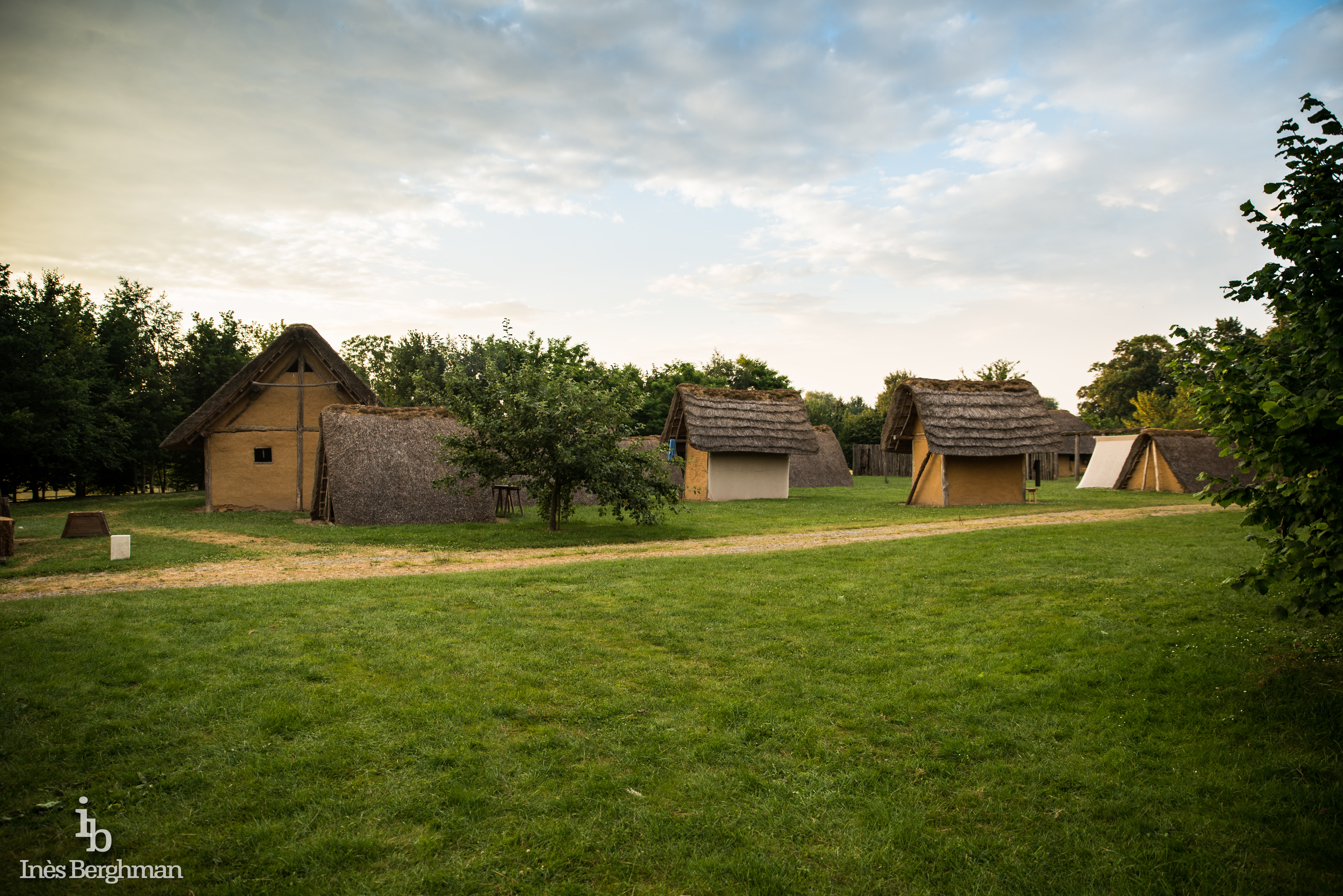 Le village mérovingien.